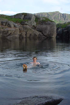 Trond swimming