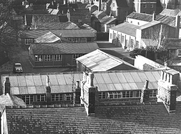 Old department building on Tennis Court Road